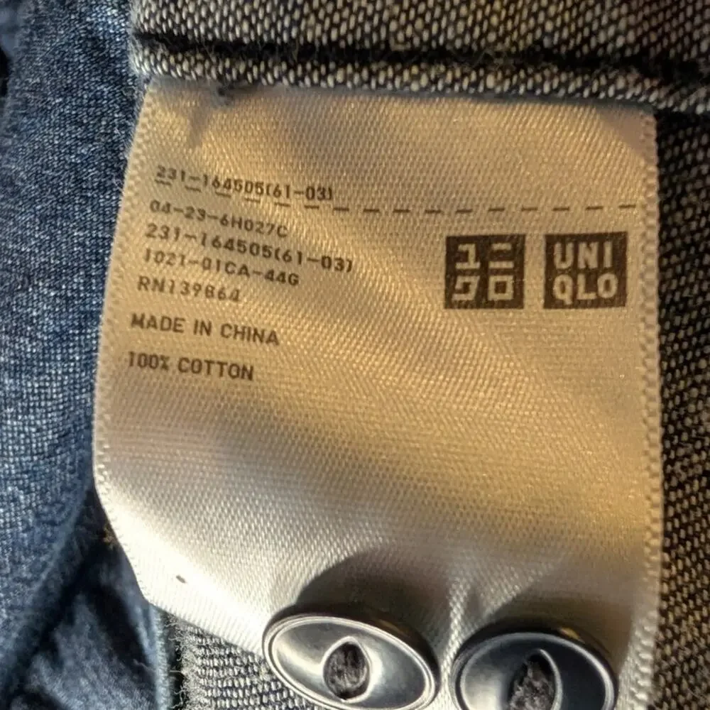 Uniqlo Blue Chambray Denim Button Down Shirt Long Sleeve Women's Medium - Picture 4 of 7